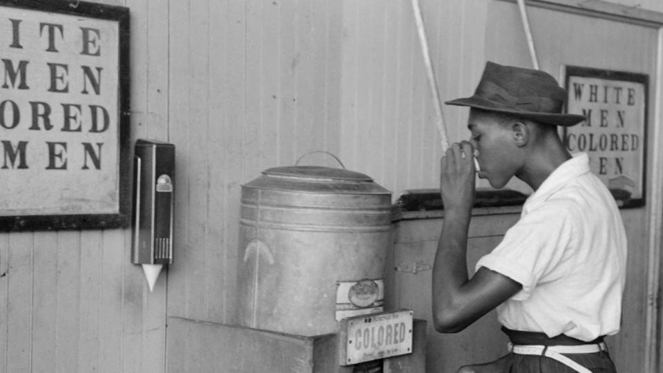 Segregação racial durante a vigência das Leis de Jim Crow no sul dos Estados Unidos